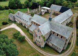 Abbaye de Clairmont – à 23 km de Chailland